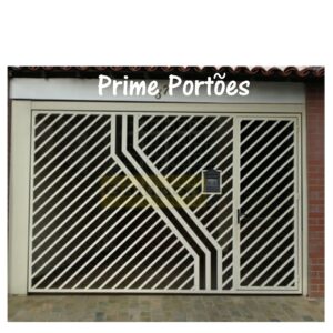 Portão de garagem basculante em tubo de aço galvanizado na diagonal