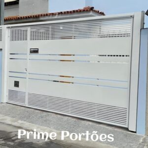Portão de garagem basculante chapa de aço galvanizado em deck com tubo horizontal